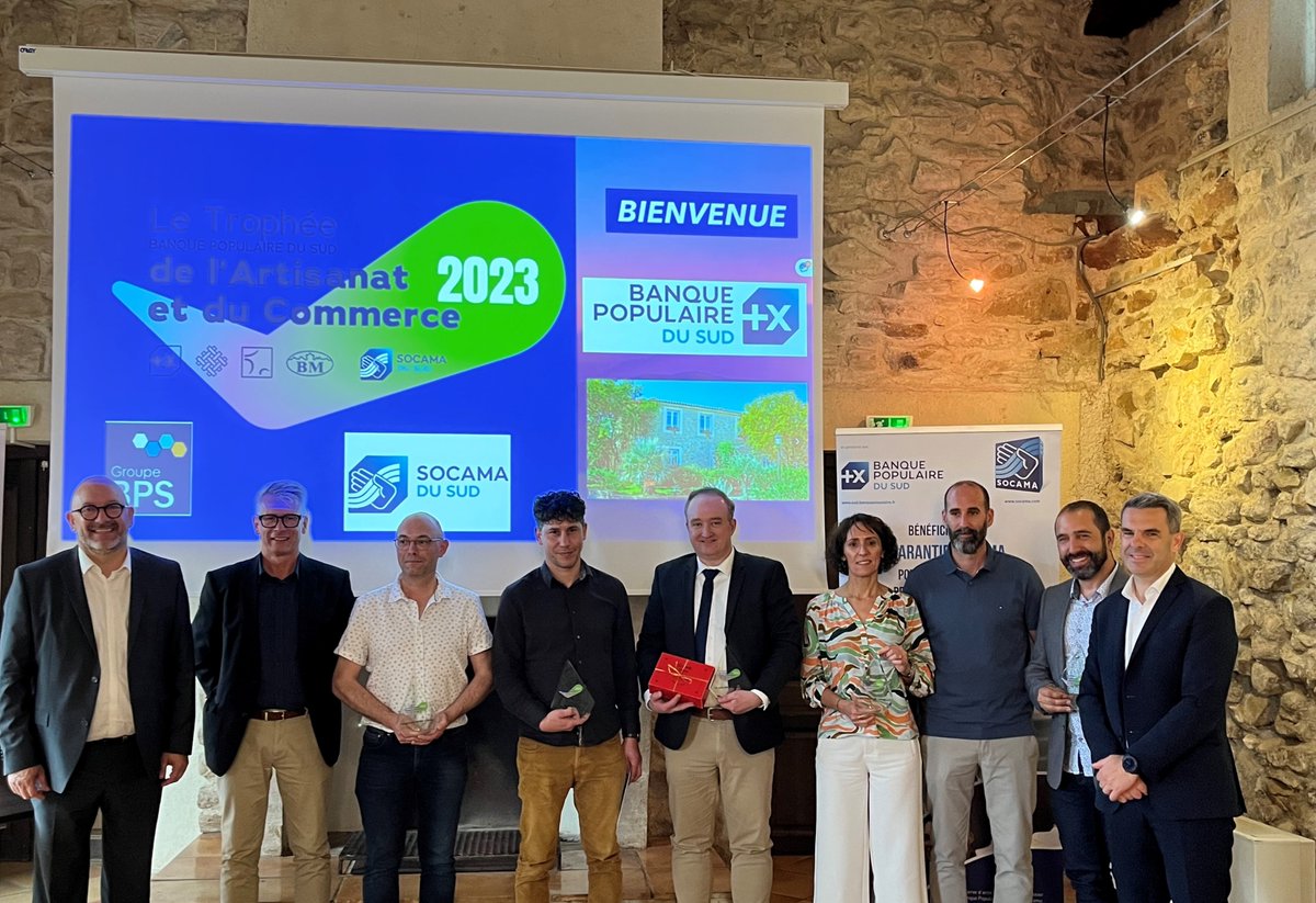 BanquePopSud's tweet photo. Remise des Trophées de l’Artisanat et du Commerce. Bravo aux lauréats qui ont concouru dans les catégories #Entrepreneur💡#Innovation🚀#Responsable♻. Félicitations aux 2 récompensées dans la catégorie coup de💙La @BanquePopSud aux côtés des #artisans, #commerçants du territoire https://t.co/VYNKhtnoam