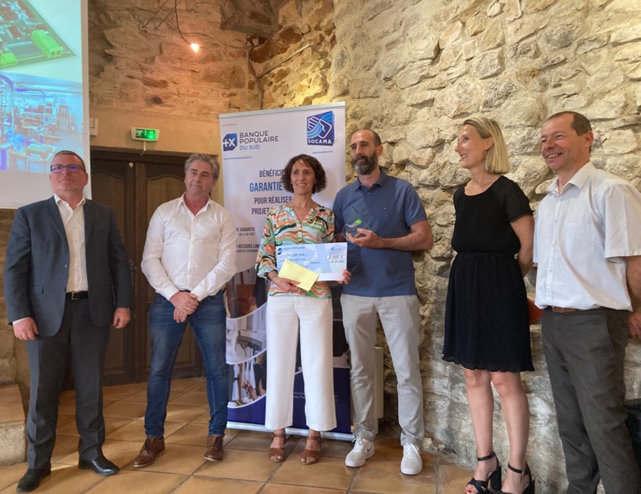 BanquePopSud's tweet photo. Remise des Trophées de l’Artisanat et du Commerce. Bravo aux lauréats qui ont concouru dans les catégories #Entrepreneur💡#Innovation🚀#Responsable♻. Félicitations aux 2 récompensées dans la catégorie coup de💙La @BanquePopSud aux côtés des #artisans, #commerçants du territoire https://t.co/VYNKhtnoam