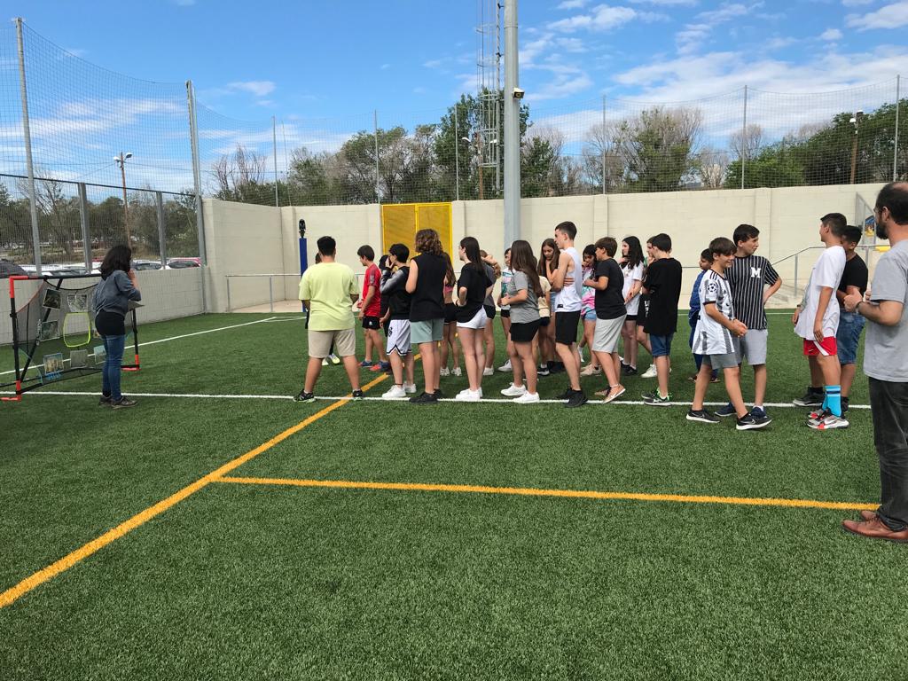 inspuigvert's tweet photo. Festa de Graduació de la Universitat del temps lliure per part dels alumnes de 1r d'ESO B a Baró de Viver @mesEduCoop https://t.co/QMA7cPhD1m