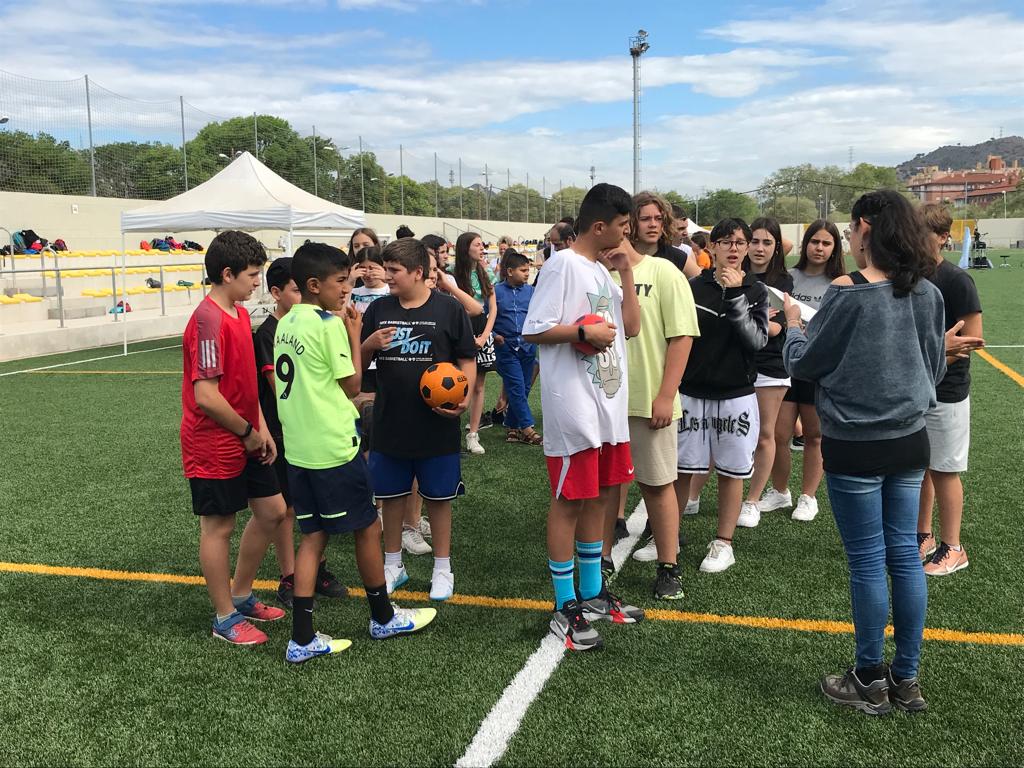 inspuigvert's tweet photo. Festa de Graduació de la Universitat del temps lliure per part dels alumnes de 1r d'ESO B a Baró de Viver @mesEduCoop https://t.co/QMA7cPhD1m