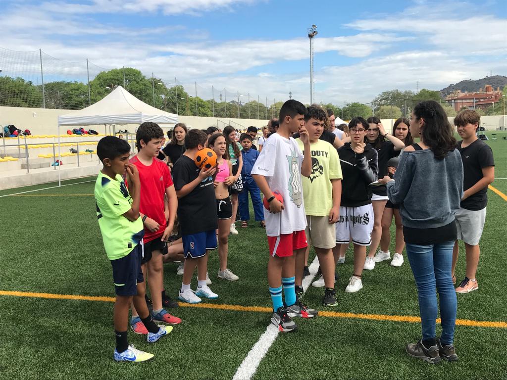 inspuigvert's tweet photo. Festa de Graduació de la Universitat del temps lliure per part dels alumnes de 1r d'ESO B a Baró de Viver @mesEduCoop https://t.co/QMA7cPhD1m