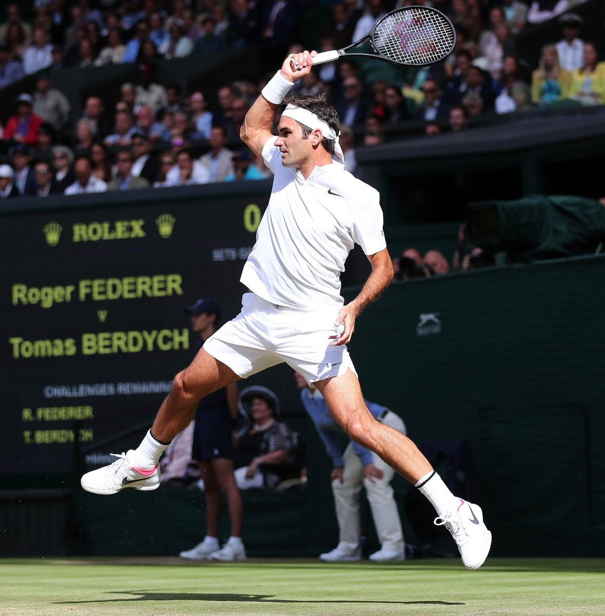 Roger flying on centre court at Wimbledon, before reaching the final and winning his beloved tournament in 2017 💚🌱🏆

#RogerFederer #Federer #tennis #atp #goat #atptour #grass #Wimbledon #thankyouroger #RForever