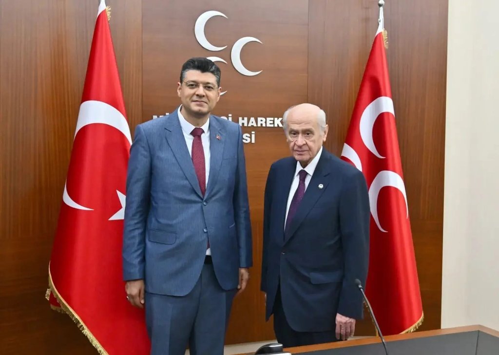 suayip_denizd's tweet photo. 1️⃣ @Kamu_Sen olarak MHP Genel Başkanı Sn. Dr. Devlet Bahçeli'yi ziyaret ederek seçimler sonrası hayırlı olsun dileklerimizi ilettik, @kaMUhendisleri nden memura dek çalışanların kayıplarının telafisi ile ilgili olarak beklenti ve görüşlerimizi aktardık,desteklerini beklediğimizi https://t.co/X46E6zWyxJ
