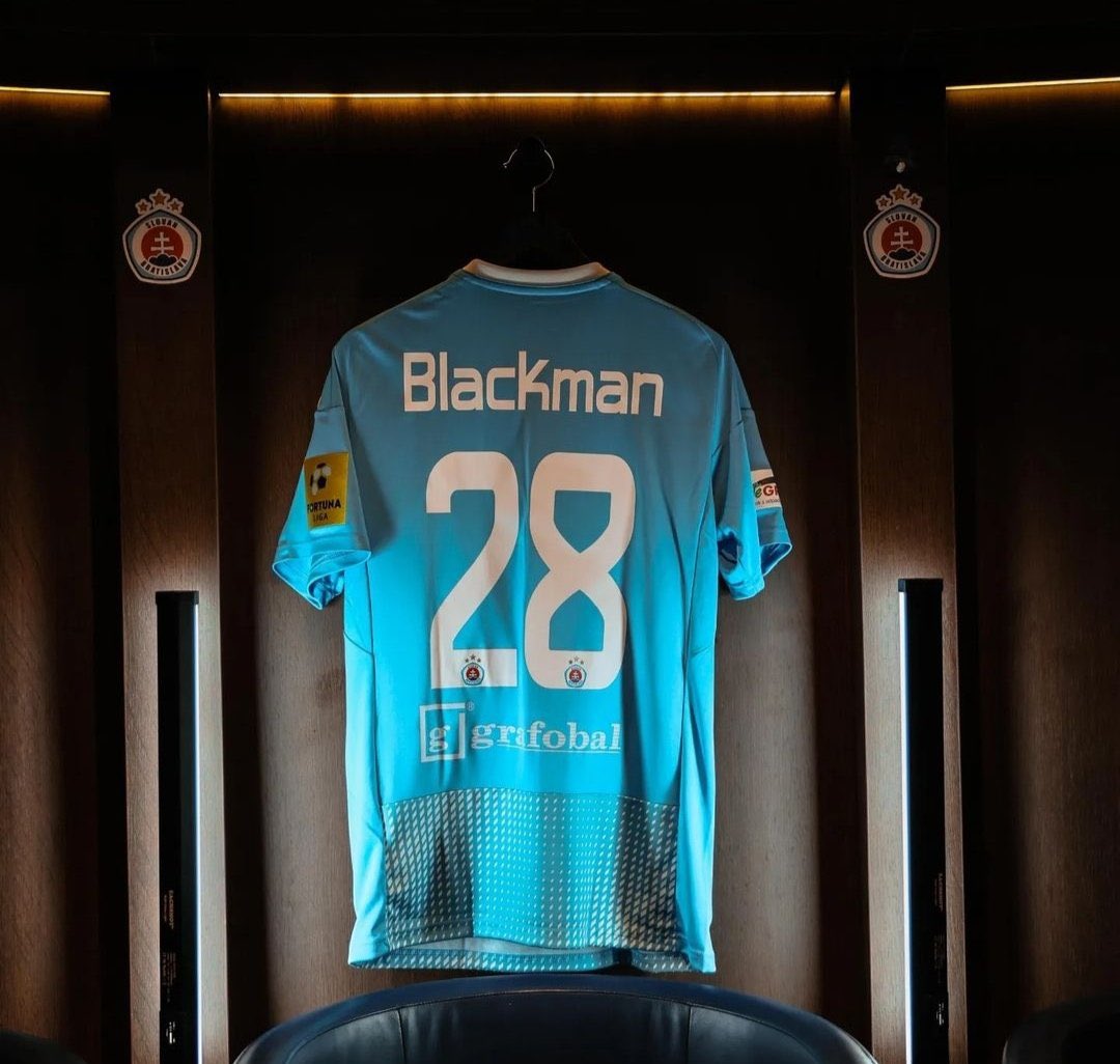 Edilberto_507's tweet photo. El Blaki tiene nuevo equipo 🇵🇦

El panameño César Blackman ficha con el Slovan Bratislava, actual campeón de la Liga de Eslovaquia, y más laureado de con 21 títulos de Liga y 17 títulos de Copa. https://t.co/yKCLijamH1