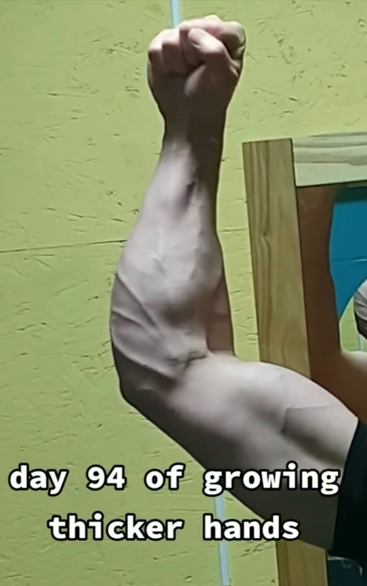 92mighty92's tweet photo. Look at this man's forearms and bull neck! I gotta give him some appreciation! @focusrelentless 
https://t.co/sPc1R1DDSH
#forearms #armwrestling #thickarms #bullneck #alpha #vascular #bigarms https://t.co/GJm9PDmxpx