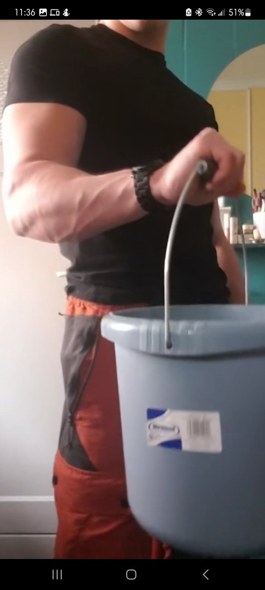 92mighty92's tweet photo. Look at this man's forearms and bull neck! I gotta give him some appreciation! @focusrelentless 
https://t.co/sPc1R1DDSH
#forearms #armwrestling #thickarms #bullneck #alpha #vascular #bigarms https://t.co/GJm9PDmxpx
