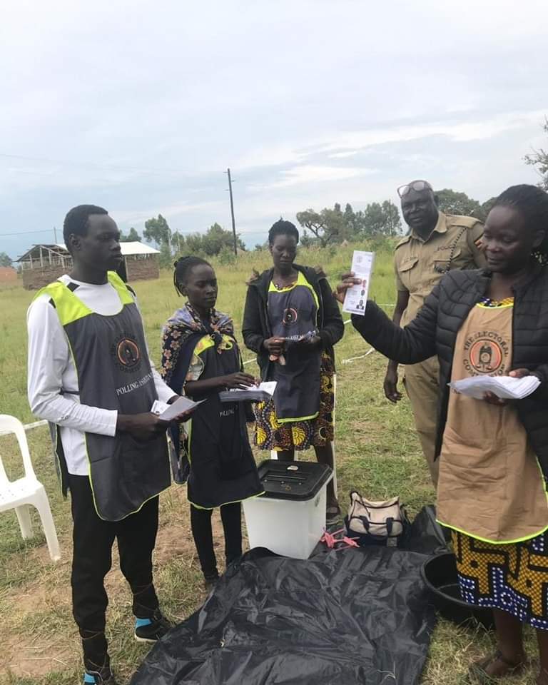 UgandaEC's tweet photo. Voting has concluded at all the 180 polling stations in Bukedea District.
Counting of votes at different Polling Stations progressing peacefully.
Bukedea District went to polls today to elect District Chairperson and Directly Elected District Councillor.
#BukedeaByElection https://t.co/SOKU2IzlDg