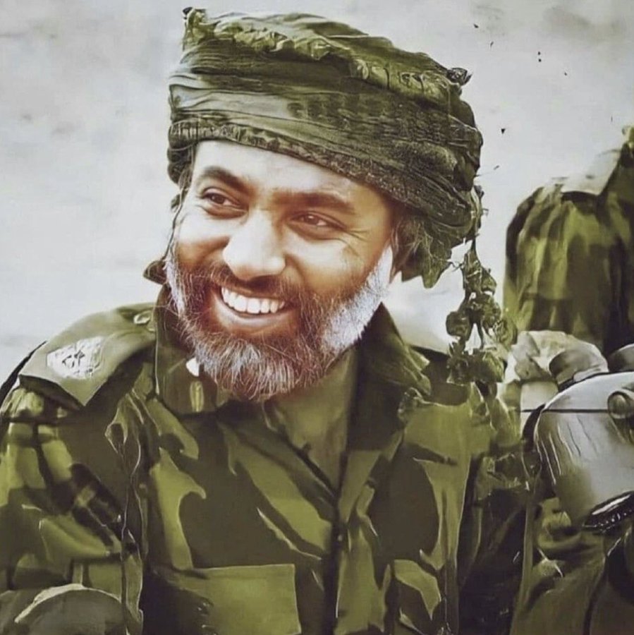 MoqbaliAbdullah's tweet photo. رُزئنـا  فجيـعتنا مُرةٌ 
وإن ترنا في اصطبار الجبال 
فروحك قابوس تبعث فينا 
حياةً ، وحبك يأبى الزوال
#قابوس_بن_سعيد https://t.co/UvUsXzfYL0