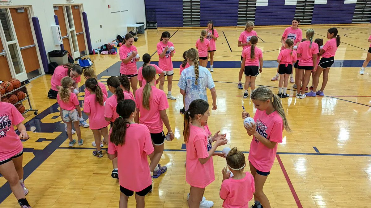 Autograph ✍️ and picture 📸 day at camp! 

#Joy📢💥

#Family📸🤍🏀💜✍️

#OnWednesdaysWeWearPink