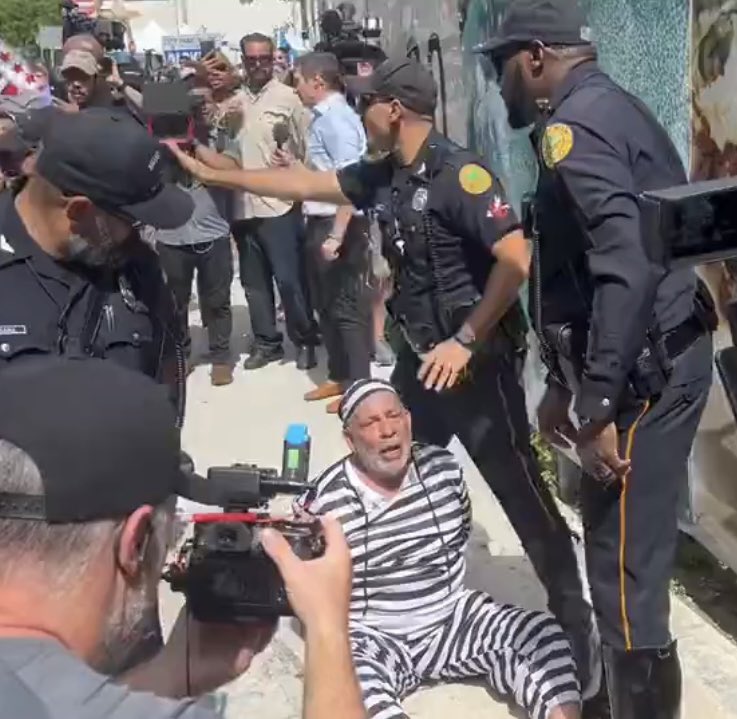 @ForgiatoBlow47 Miami PD locked his ass up. They are protecting Biden.