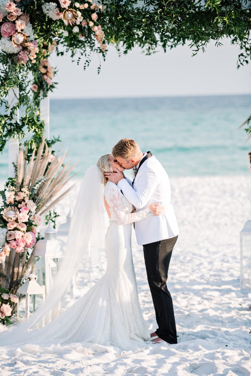 Matches are made in heaven, but dream weddings are made at Henderson Beach Resort. 

Learn more: bit.ly/3LLEEVK 

Photo Credit: Dear Wesleyann Photography