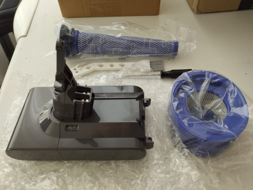yaswaqa's tweet photo. @RatsLand batterie Dyson à 14€ 😍 merci #ratsland ! https://t.co/YoqZLOR2nY