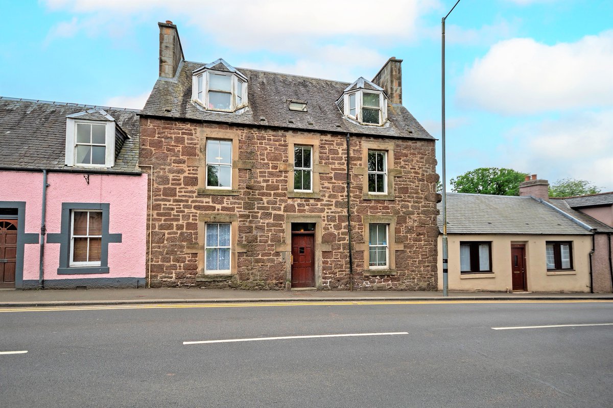 CathedralCE's tweet photo. 👉We've launched two new properties in Callander today. 🏡 House-hunting in the area? Don't miss out on these smart options! Simply call our friendly team on 01786 821012 ☎️ https://t.co/DY1CT0unoE