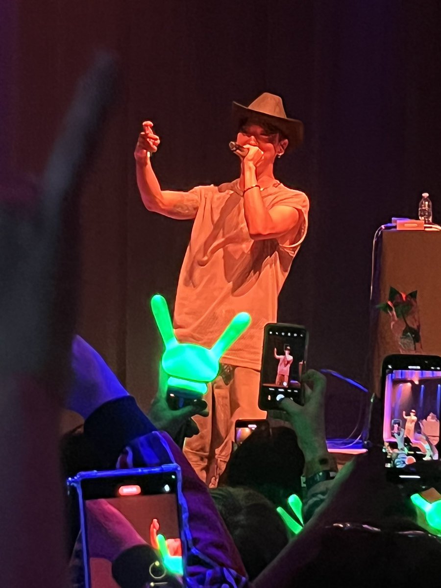 _schluffy's tweet photo. Never would’ve thought this day would come 😭♥️♥️ @BAP_Bangyongguk 

#BANGYONGGUK 
#BANGYONGGUKinDALLAS 
#THECOLORSOFBANG_US https://t.co/ZV5wylN64p