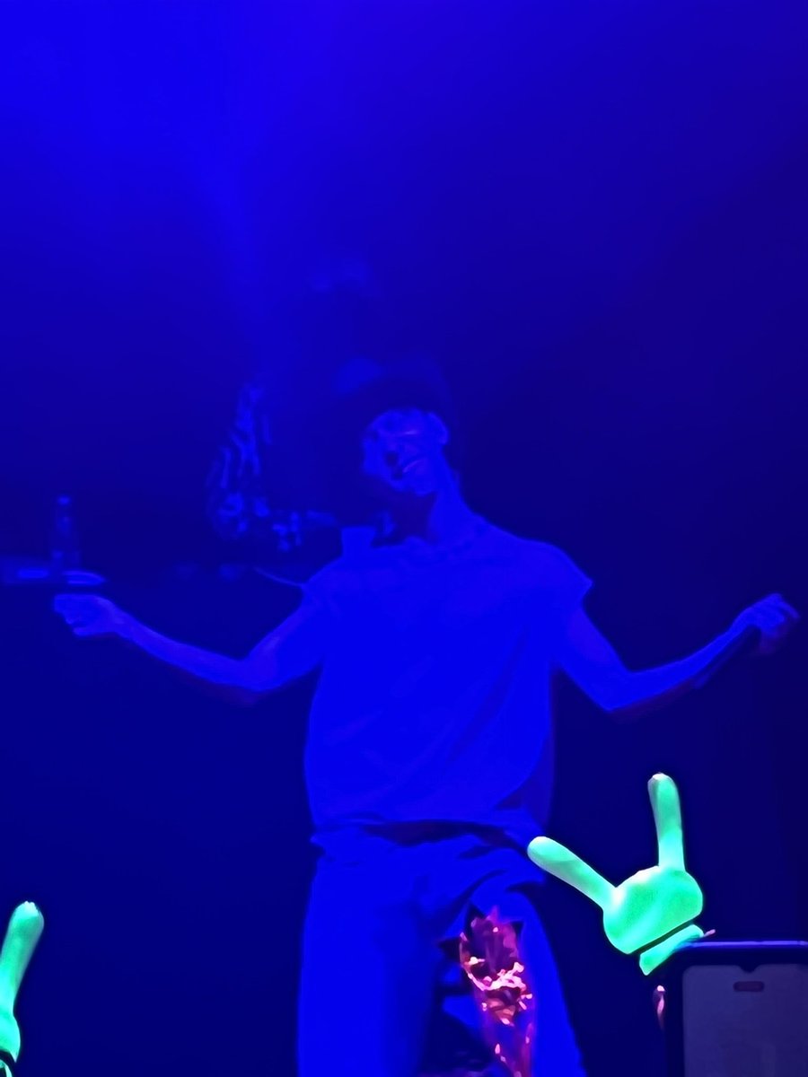 _schluffy's tweet photo. Never would’ve thought this day would come 😭♥️♥️ @BAP_Bangyongguk 

#BANGYONGGUK 
#BANGYONGGUKinDALLAS 
#THECOLORSOFBANG_US https://t.co/ZV5wylN64p