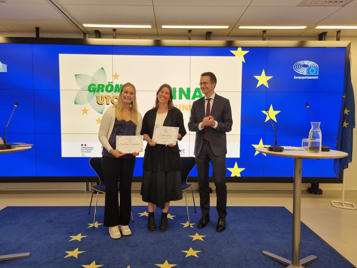 IF_Suede's tweet photo. Yesterday, the final of the 2nd edition of Grön Utopi took place at #Europahuset in Stockholm! 🌱🇪🇺🌟

The 2 finalists, Carolina Liungman &amp; Linnea Skoog from LE Sustainability, both won a trip to Brussels or Strasbourg to present their proposals to the EU institutions! 🏆 https://t.co/rdkjuIBVny