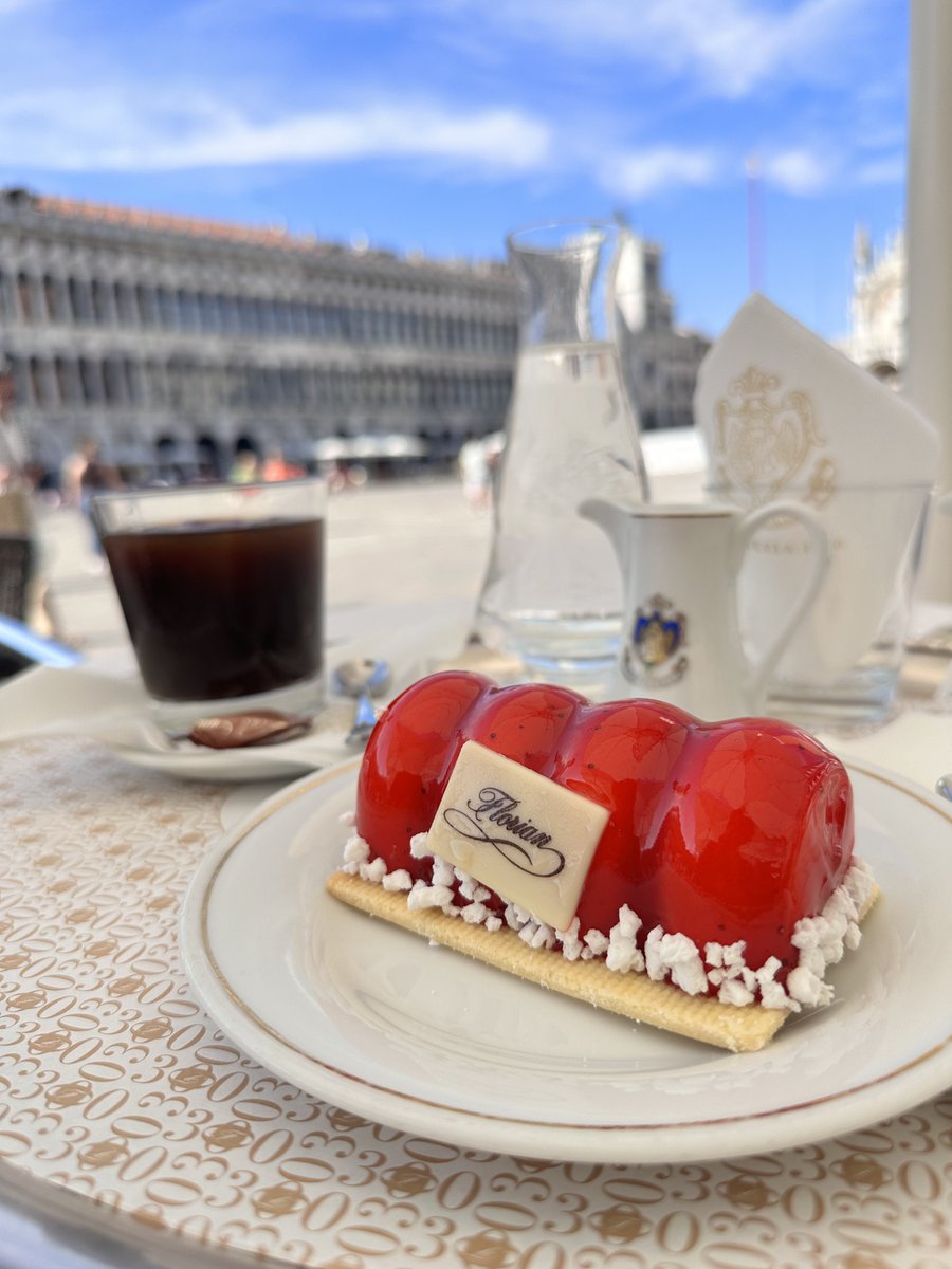 inheritpaul's tweet photo. Ciao from #Venice 🇮🇹 You must try the Ciaccolato Bianco in Italia! These are amazing desserts🔥 https://t.co/tWRUhdCi30