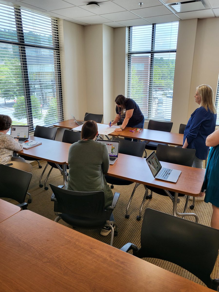 ITEACH2U2's tweet photo. @kenanfellows #STEMwork Scholars working collaboratively at our Western Orientation https://t.co/oFRQBNlpFW