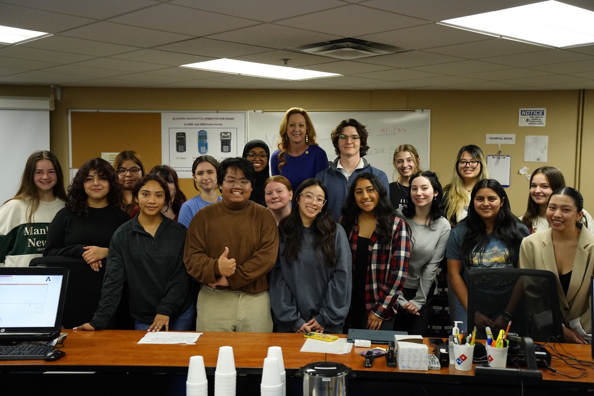 uta_csl's tweet photo. Dr. Banda's Elementary Statistical Analysis class presentations. Want to give a big thank you to all the students and community partners who worked together to make this happen. https://t.co/gyfyZ5kCEv