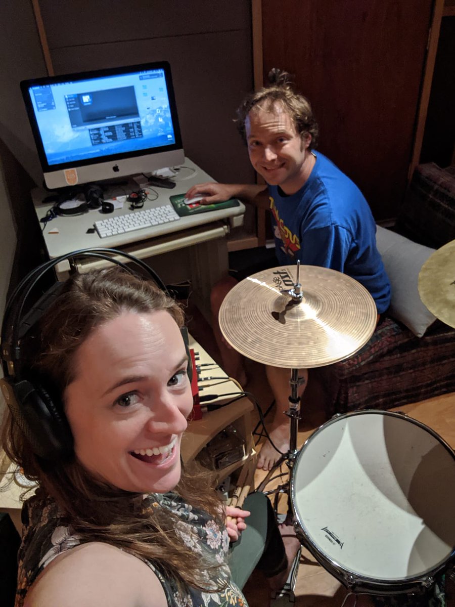 katefd5's tweet image. Proud to discuss #music and #radiology with these @VUMChealth #DocsWhoRock/#RadsWhoRock! Thank you @jacksonreports for giving us the opportunity to share our stories! 
@PSchererMD 🎻🎹 @danbrownIO 🎸 @SAJtDL 🎸🎙️@DatePandemic  @VUMCradiology 
🎶🥁🪗🎙️ 
vumc.org/radiology/news…