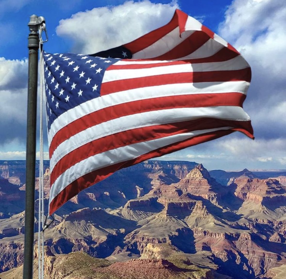 marion26299073's tweet photo. Happy #FlagDay2023 #ThrowbackTravel #GrandCanyon what a great place to travel to, especially in wintertime ✌️ https://t.co/IDlQCnG0h1