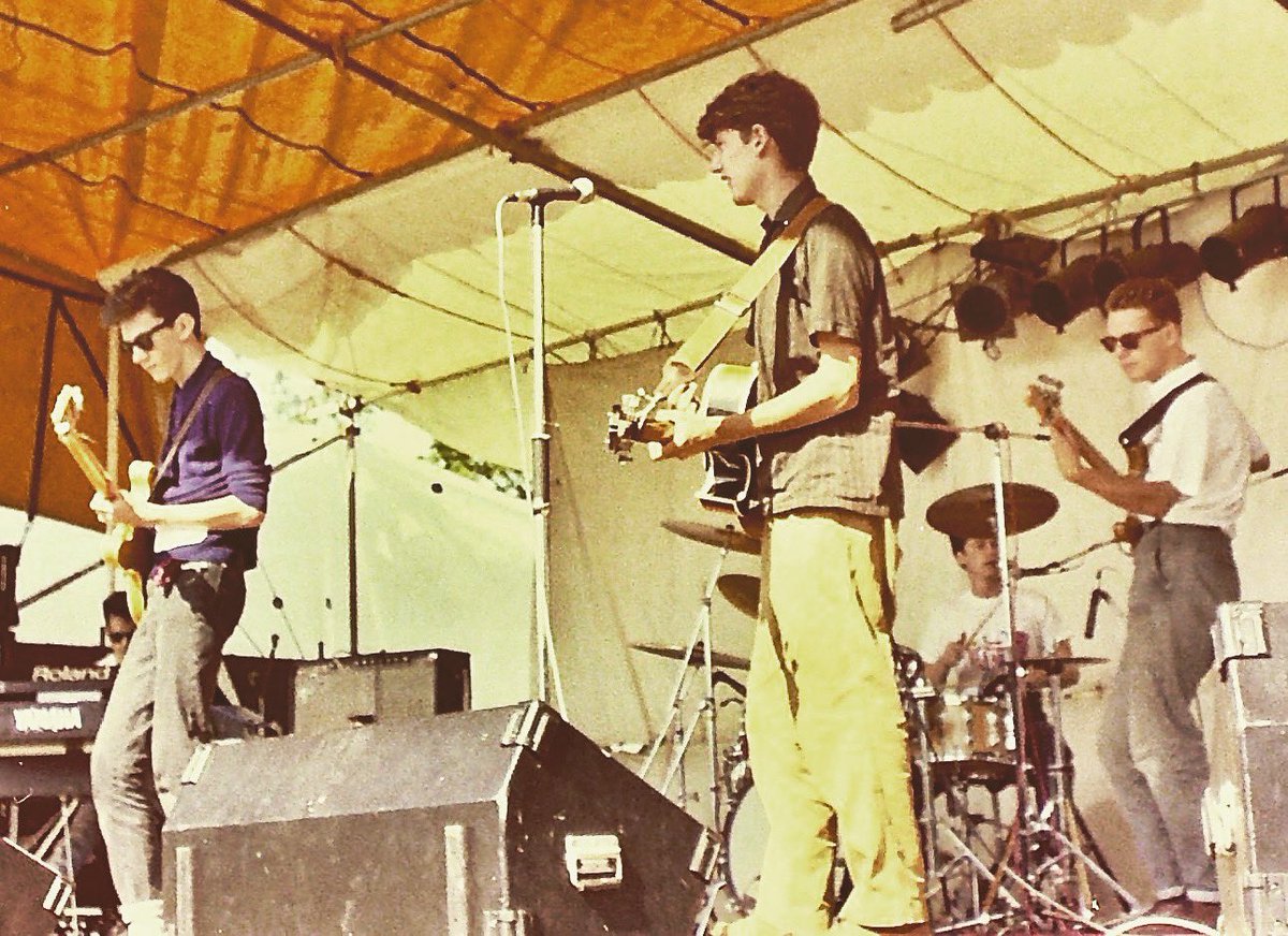 FriendsAgain2's tweet photo. Another lovely Summer day…here’s one from almost 40 years ago! 🎶@paul_mcgeechan @CallumFT @jamthrawn https://t.co/Xklsbj2fAA