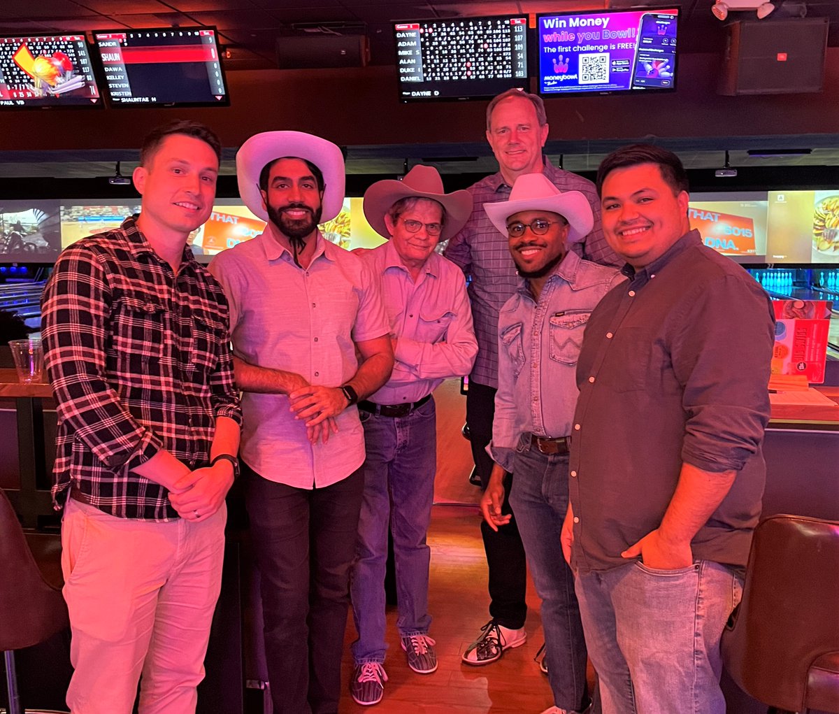 AirLiquideUSA's tweet image. Air Liquide's Trivia Bowl teams sported Texas-themed costumes and bowled🎳 their best, helping raise nearly $31,000 for @JA_SET! 𝐈𝐧𝐜𝐫𝐞𝐝𝐢-🅑🅞🅦🅛! Over 6 years, we've donated $153,000+ to #JuniorAchievement. Learn about our community partnerships ➡️ ow.ly/1MKi50ONoZu