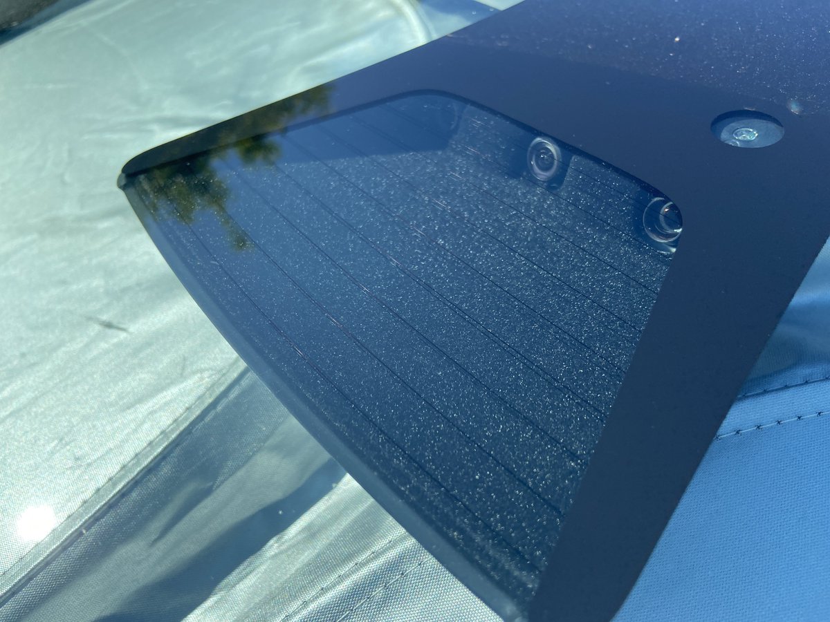 slcuervo's tweet photo. @elonmusk can we please get the option to disable auto wipers (like in a Model S or X) while this is improved? Driving under a clear blue sky with wipers on is so dumb and annoying…
(And yes, the windshield is totally clean, no bugs in the cameras area). https://t.co/ALQvwJ00Pj