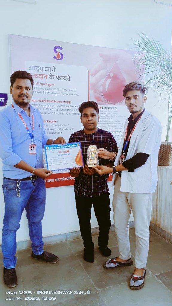 #worldblooddonorday2023 
@bhupeshbaghel
बहुत खुशी मिलती है दूसरो की सेवा करके,  एक बार आप भी जरा करके देखिए कितना अच्छा लगता है।
मेरे हृदय के इष्ट आराध्य देव बंदी छोड़ सतगुरु रामपाल जी महाराज जी की प्रेणना वा कबीर परमात्मा की आशीर्वाद  से लगातार 31 बार रक्तदान करने का सौभाग्य।