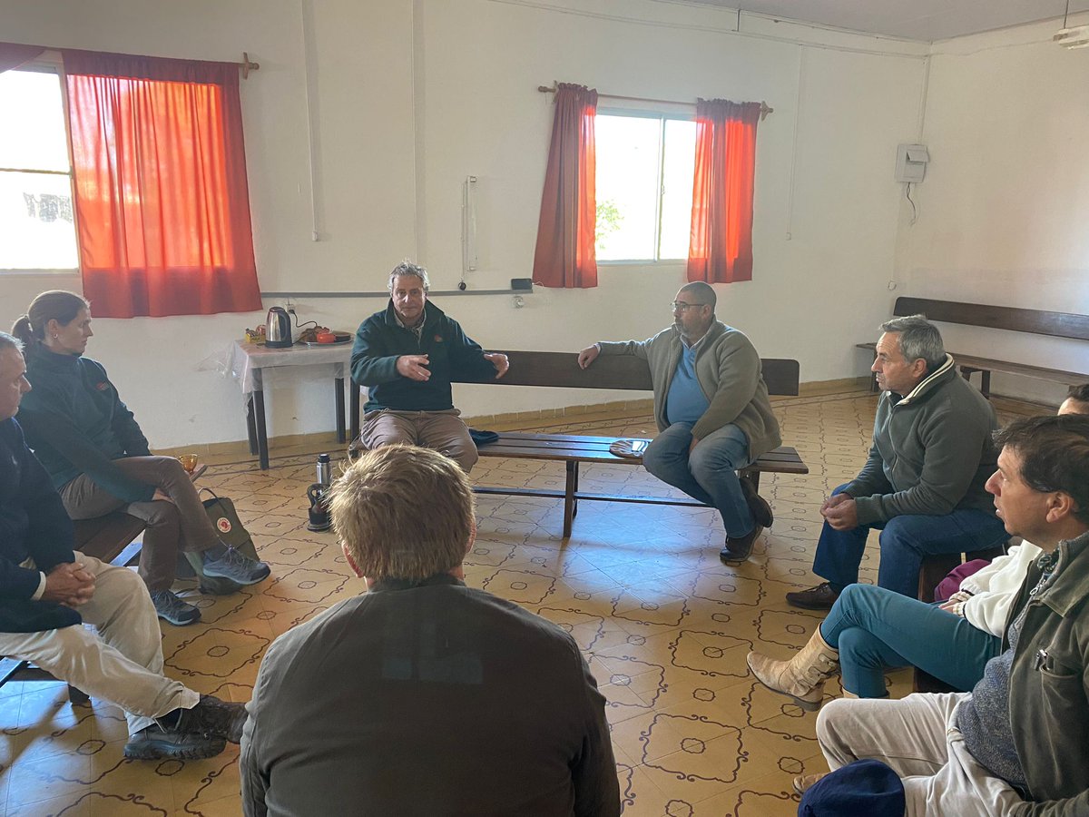PlanAgro's tweet photo. #Hoy en📍Tupambaé, Cerro Largo.
1er. reunión informativa en el marco del Proyecto #GruposPlan con grupo de productores de la zona, a quienes agradecemos por su gran entusiasmo y participación. 
Con @JCerrolargo @moreirajuanand1, @Esteban99809584 #PlanAgro https://t.co/88o97bTlUq