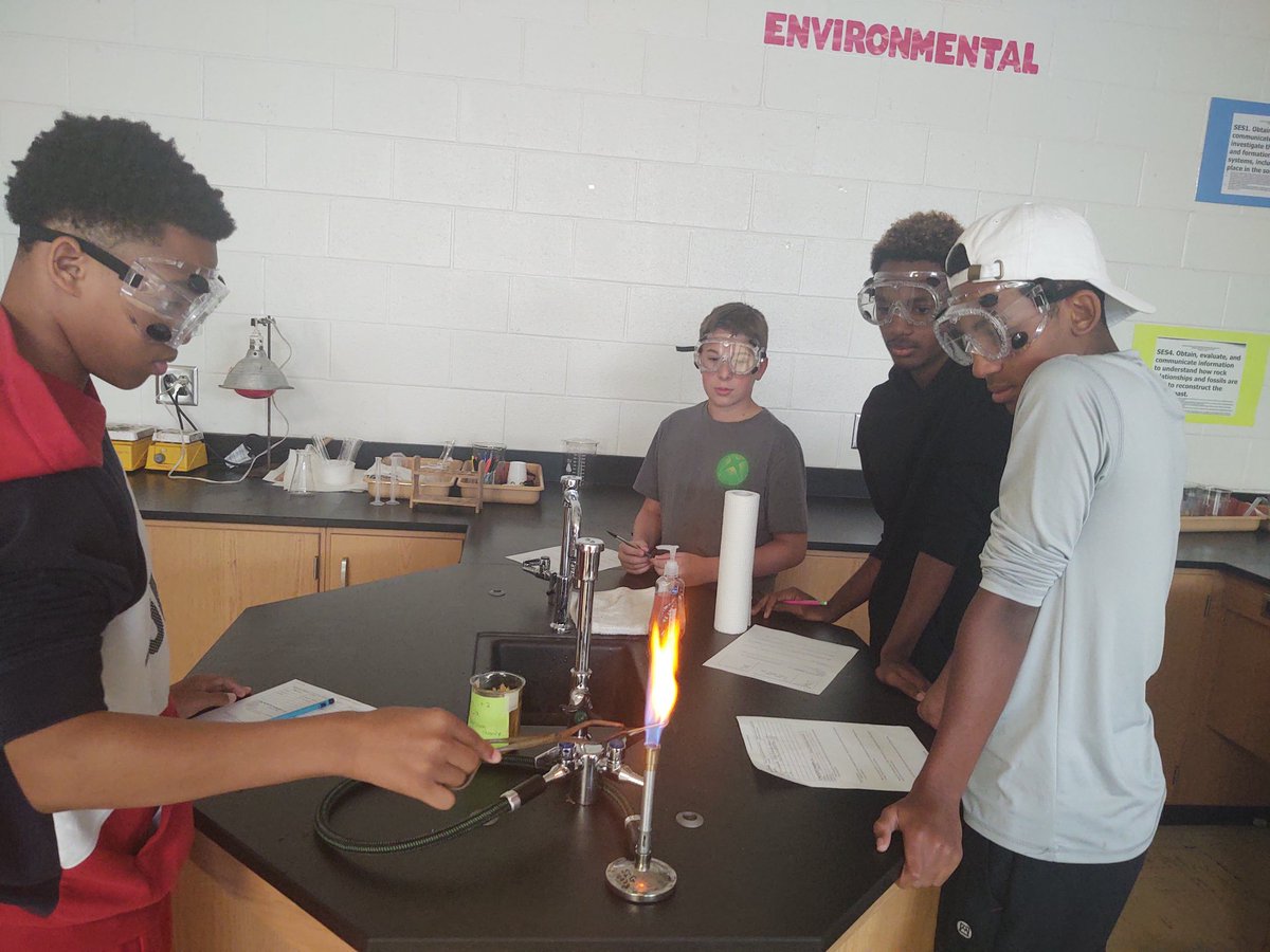 CharlenaRaines's tweet photo. Week 2, Day 3 group 1: flame test to identify an ions in a mixture.  Fire is always a student favorite. #HCSSummerScienceAcademy, #YouBelongInHenry, #HenryDiscovers, #ScienceInHenry https://t.co/eSSDpZ2ZsO