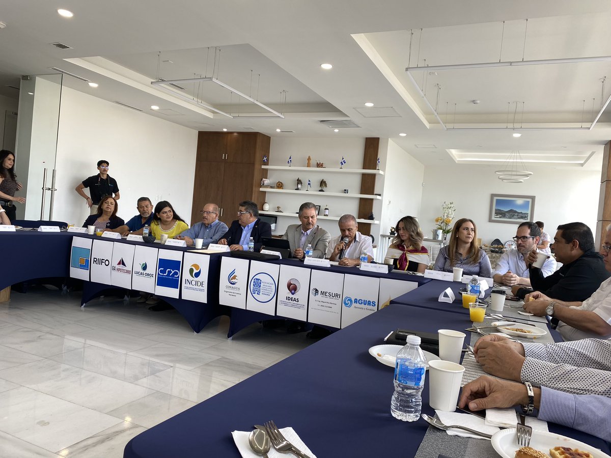 CONLASONORA tweet media