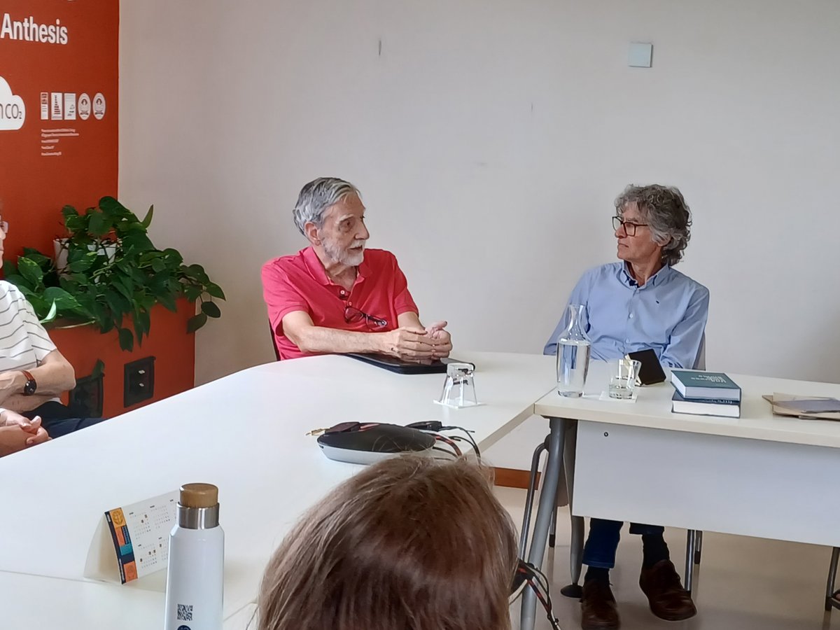 Anthesis_ESP's tweet photo. Avui hem tingut el plaer d’acollir a l’#Ecoedifici la visita d’en @JaumeTerradas catedràtic honorari d'Ecologia de la @UABBarcelona. Durant la seva visita ens ha fet una xerrada sobre com veu el món actual i els reptes a què ens enfrontem. Tota una lliçó de coneixement i saviesa. https://t.co/poBJv9f9R0