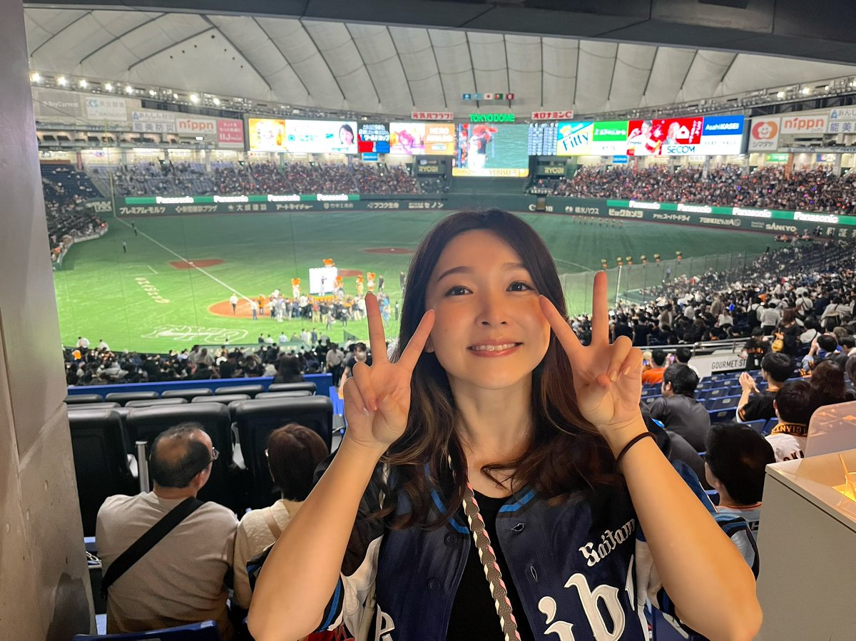 乾杯して、ライオンズを好きになってもらいたくて魅力を一方的に語って、色々食べて、とっても楽しいビジター観戦でした🥰🥰🥰
いつも迷うのだけど、試合後どのタイミングでユニ脱ごう…
こないだ家の最寄り駅で呉選手のユニを着た人見たから、家まででもいいんだよなぁ🤔