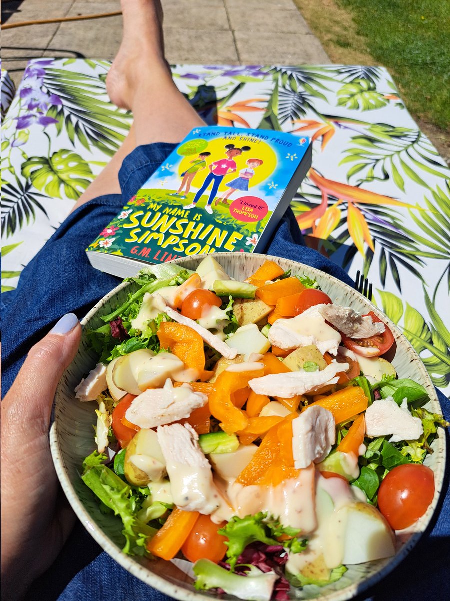 upon_book's tweet photo. I love taking a break from the world with a good book while I enjoy lunch. My name is Sunshine Simpson is perfect for today's beautiful weather.
@glintinhereye #GoingToPassItOnToTheKidsAfterMe
#SaladOfDreams #ReadingLunchBreak #TakingTimeOut https://t.co/DI6m5KzHBe