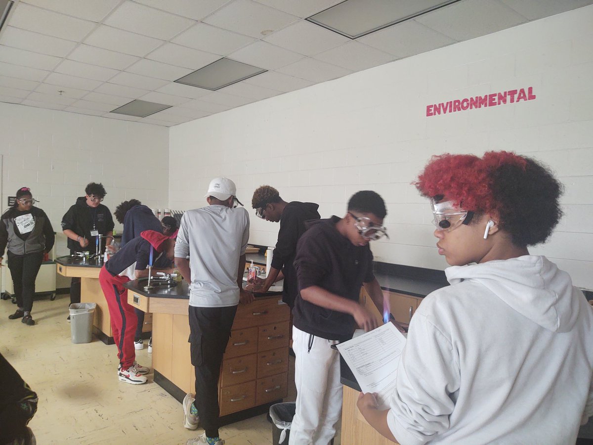 CharlenaRaines's tweet photo. Week 2, Day 3 group 1: flame test to identify an ions in a mixture.  Fire is always a student favorite. #HCSSummerScienceAcademy, #YouBelongInHenry, #HenryDiscovers, #ScienceInHenry https://t.co/eSSDpZ2ZsO