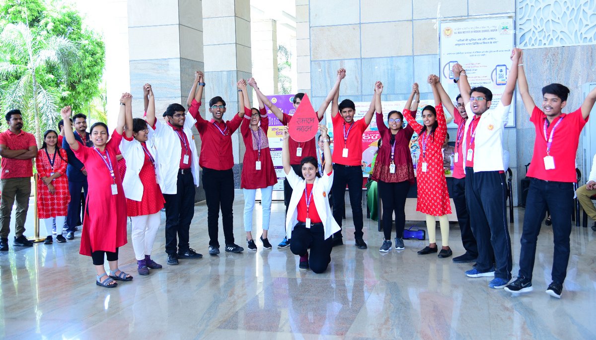 AIIMSNagpur's tweet photo. On the occasion of #WorldBloodDonorDay Dept of Transfusion Medicine @AIIMSNagpur organised:
▶️Voluntary #BloodDonationCamp with 41 🩸units collected
▶️नुक्कड़ नाटक by students for public awareness
Exec. Dir. Dr MH Rao highlighted the need &amp; benefits of #BloodDonation at the event https://t.co/Z75XRUTfgR