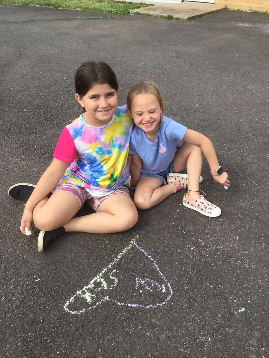 FeehanORH21's tweet image. Countdown Day 6…Spreading Kindness with our Sidewalk Chalk Spree!💕 @ORHEagles21 #WeHelpChildren #makingitfun