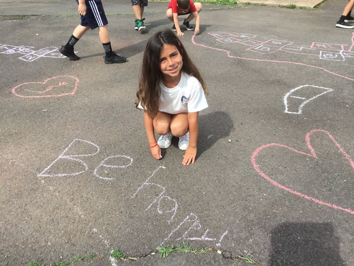 FeehanORH21's tweet image. Countdown Day 6…Spreading Kindness with our Sidewalk Chalk Spree!💕 @ORHEagles21 #WeHelpChildren #makingitfun