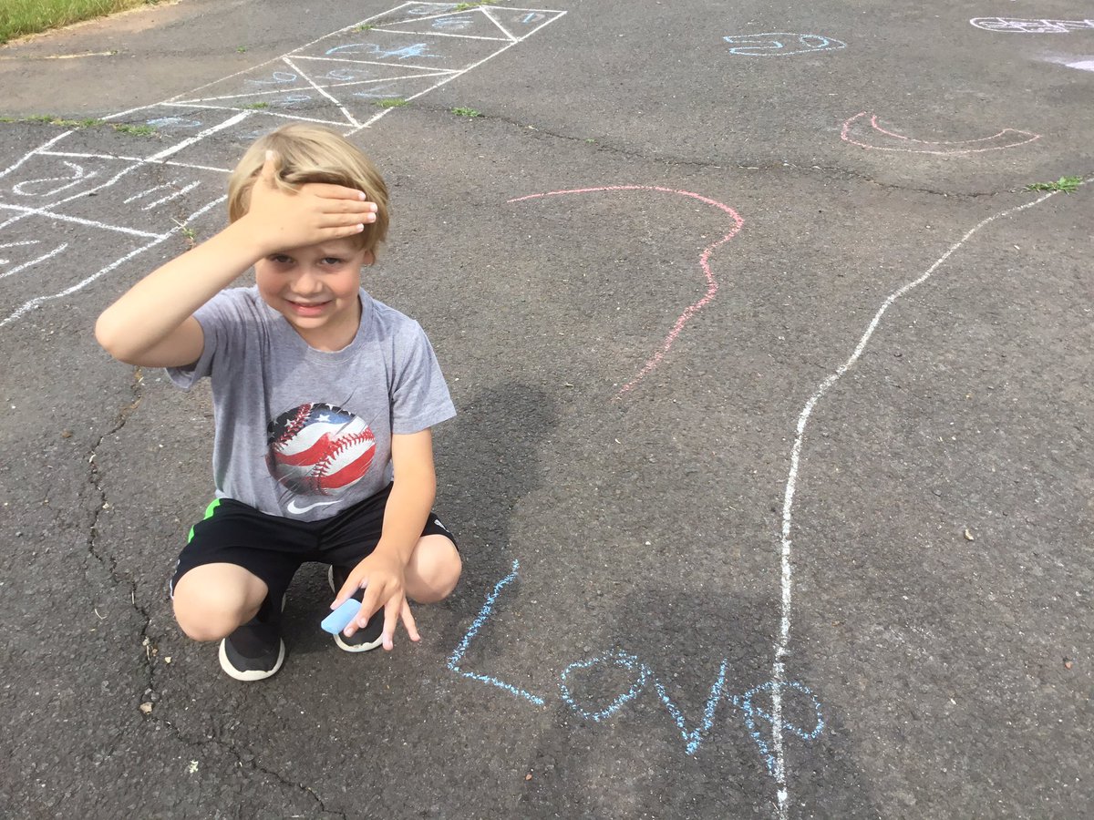 FeehanORH21's tweet image. Countdown Day 6…Spreading Kindness with our Sidewalk Chalk Spree!💕 @ORHEagles21 #WeHelpChildren #makingitfun