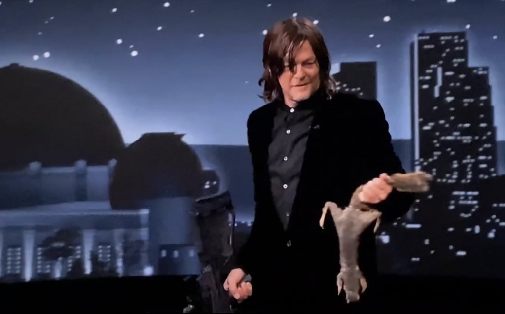 remember that time when norman reedus made the coolest fuckin entrance everrrrr on jimmy kimmel 🔥 ICONIC!! ♥️