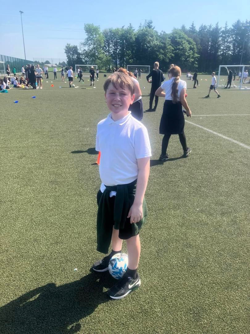 SportAtKGS's tweet photo. What an amazing day at the @socceraid /Sustainability transition event today! Lots of fun, relationship building and transferable skills developed. Thanks so much to all of the pupil helpers,  staff involved &amp; our amazing competitors 👏☀️⚽️ https://t.co/VaWKTJPZpo