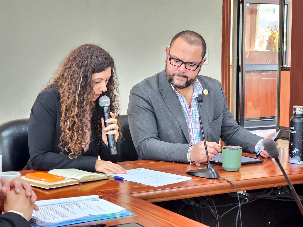 ABG_galapagos's tweet photo. 2.Conocimiento y aprobación de propuesta de Programa de Erradicación de Especies Exóticas o Introducidas en Zonas Rurales y Urbanas. 

3.Conocimiento y aprobación de propuesta de Sistema de Identificación Bovina y Equina. https://t.co/lsOJAghgIc