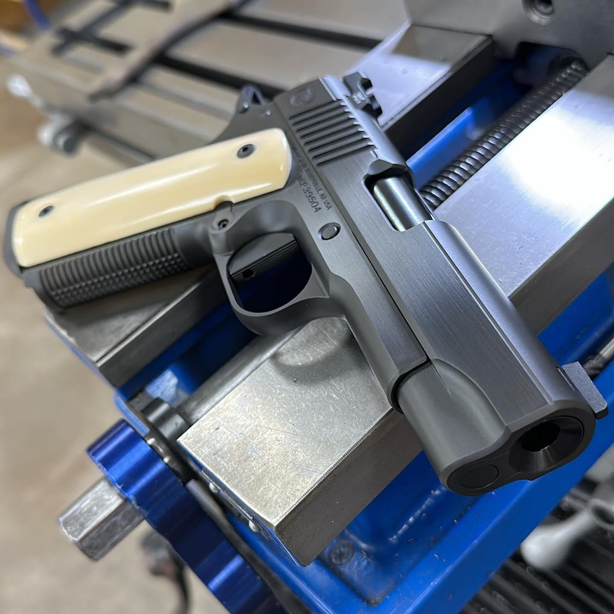 The Bull with polished flats, DLC, Flat Trigger, and Giraffe Bone grips. 

Proudly machined and hand built in Berryville, Arkansas by one gunsmith! 

#NighthawkCustom #Custom1911 #CustomGuns #HandBuilt #1911 #1911Pistol