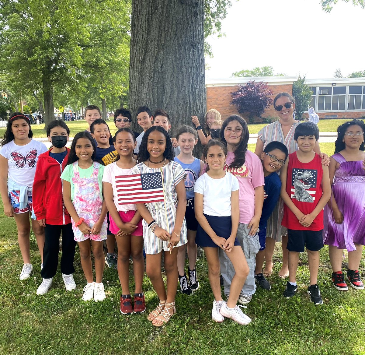MrsAndersonBG's tweet photo. 🇺🇸 Happy Flag Day! 🇺🇸
@BGreenSchool @emeadowschools https://t.co/7fBSmRDxpx