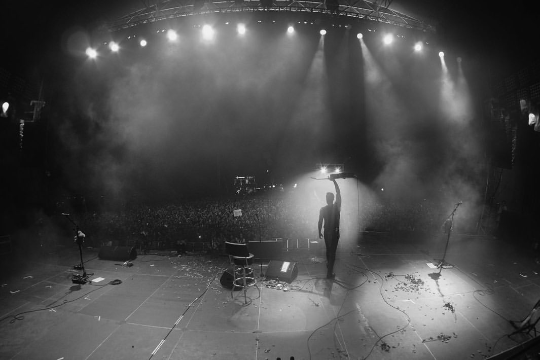 ᅠᅠᅠᅠ ✞ : Por tercera ocasión en su carrera como artista, Samael culminaba una vez más un tour mundial en casa, en el país que lo vio crecer. Tras un largo año de presentaciones al rededor del globo, se venía nuevamente, una larga bonanza perfecta para descansar, -