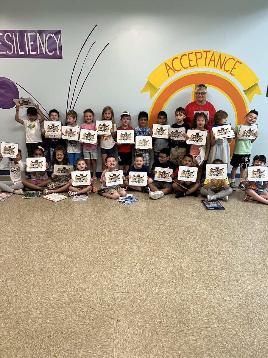 MrsBayer3's tweet photo. Happy Summer! 🎉@stplc_principal https://t.co/uehamj8kD6