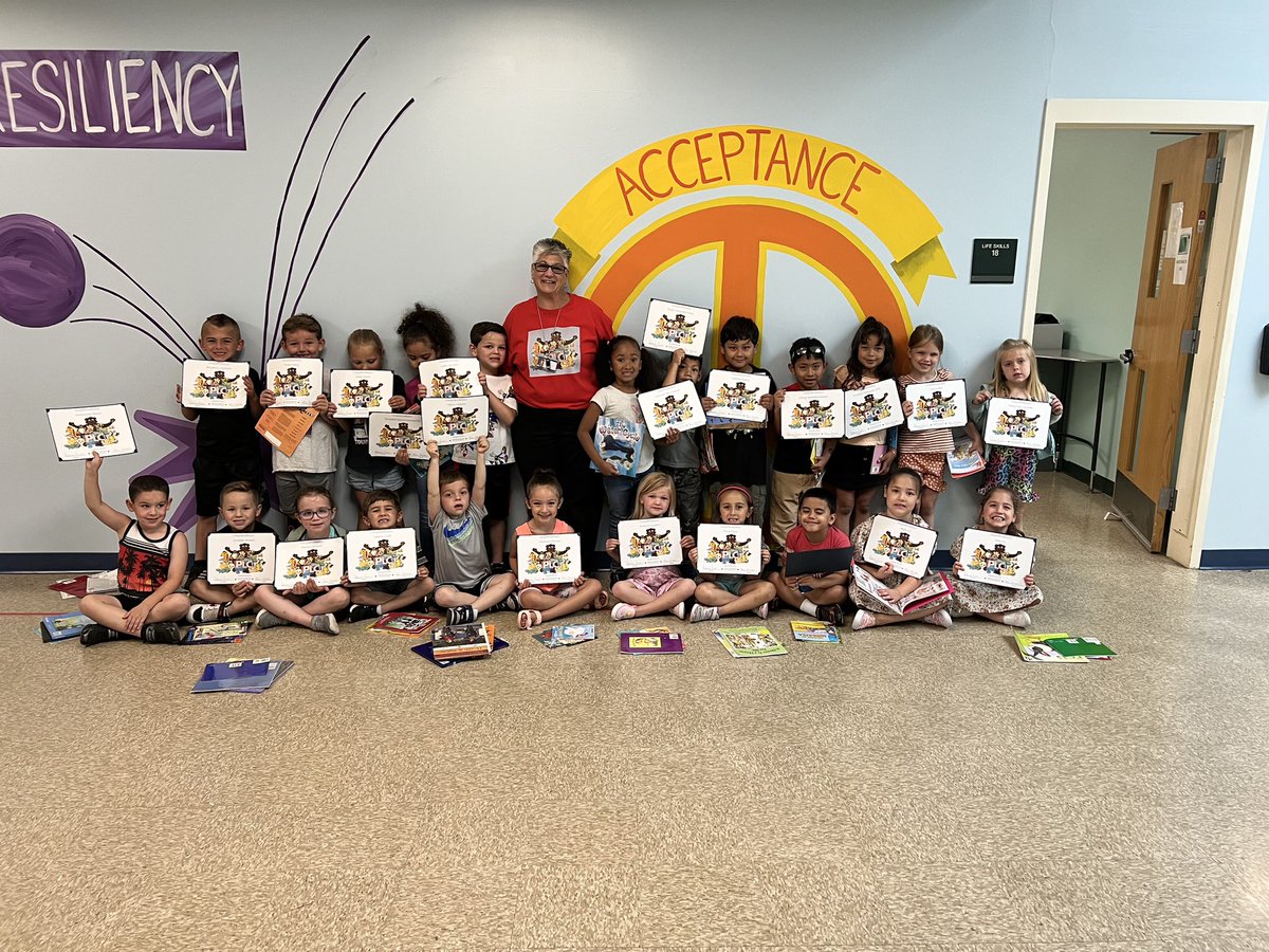 MrsBayer3's tweet photo. Happy Summer! 🎉@stplc_principal https://t.co/uehamj8kD6