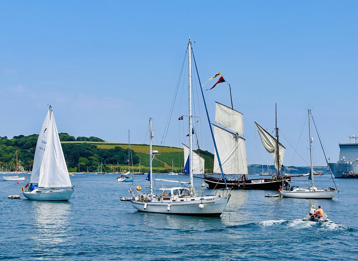 Beautiful boats down at the harbour. We love these views, especially in the sunshine 💛 ☀️  #lovefalmouth #swisbest #coastalliving #lovewhereyoulive #ilovecornwall #falmouth