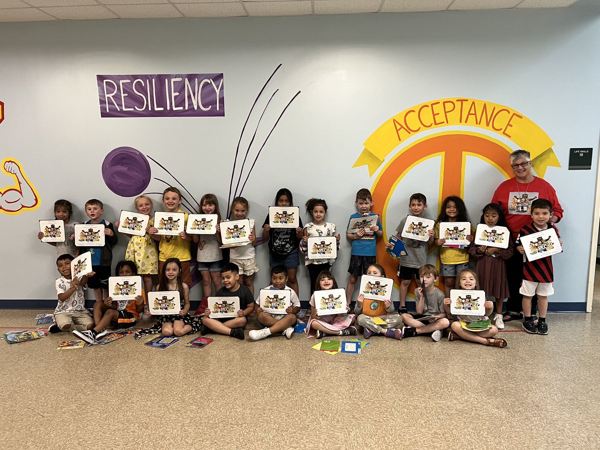 MrsBayer3's tweet photo. Schools out for summer!!🎉@stplc_principal https://t.co/gVGWxkWG09